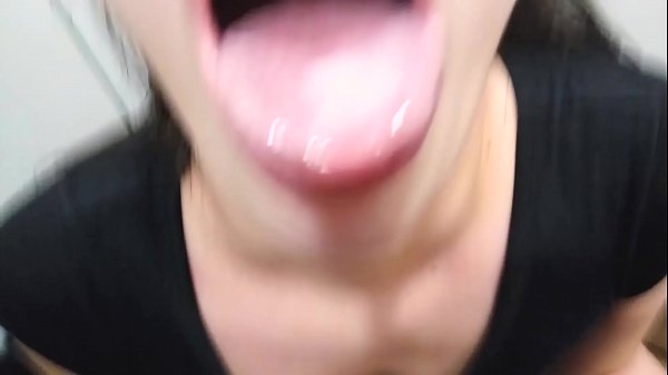 Fodendo com Bárbara Elysée no provador da loja e gozando na boca