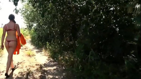 She’s gonna prove she has the guts for a job in porn by FUCKING A DUDE IN PUBLIC