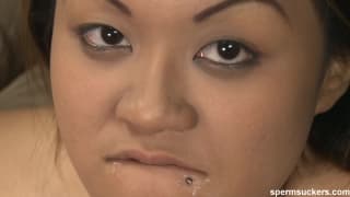 Une asiatique va ingurgiter du sperme épais