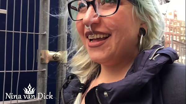 Nina van Dick – Mi novia sale a la calle con mi corrida en su cara