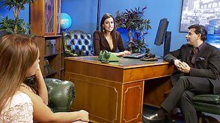 Vierer beim Bewerbungstalk – zeigt eure Megatitten